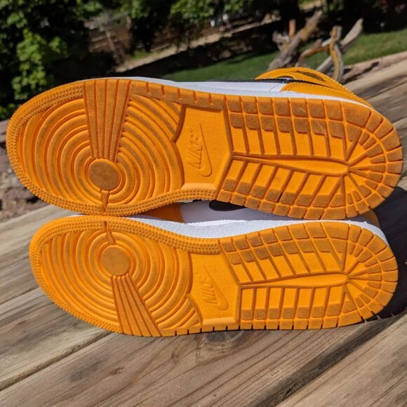 Air Jordan 1 Retro Mid 'Taxi' - 6.5Y - Picture 9 of 11